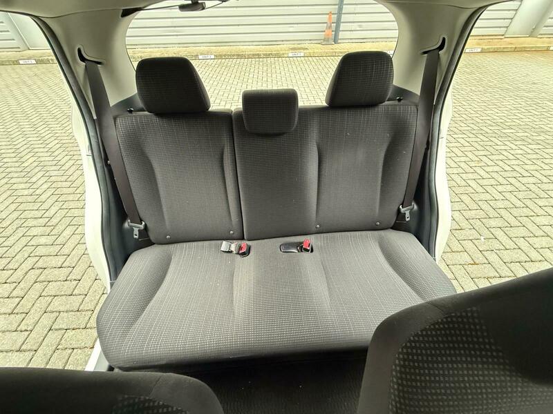 Used Toyota Yaris 2015 for sale - 77535669: Photo 4