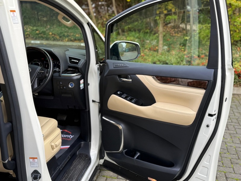Used Toyota Alphard 2018 for sale - 76407193: Photo 31
