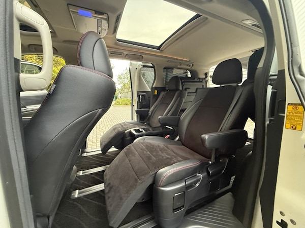 Used Toyota Vellfire 2013 for sale - 76163733: Photo 2