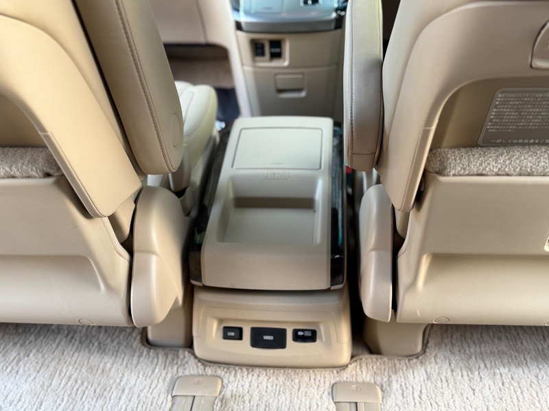 Used Toyota Vellfire 2013 for sale - 77236922: Photo 24