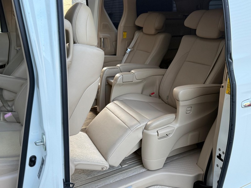 Used Toyota Vellfire 2013 for sale - 77236922: Photo 4