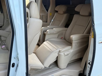 Used Toyota Vellfire 2013 for sale - 77236922: Photo