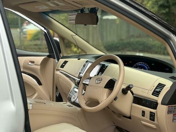 Used Toyota Estima 2012 for sale - 76605316: Photo