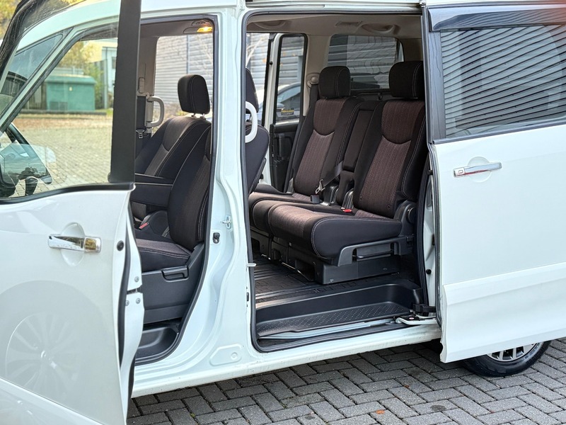 Used Nissan Serena 2025 for sale - 76570775: Photo 50