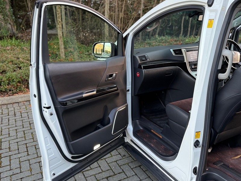 Used Toyota Alphard 2013 for sale - 76910815: Photo 33