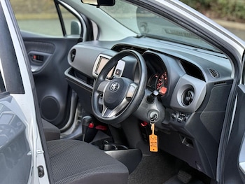 Used Toyota Yaris 2016 for sale - 78497103: Photo