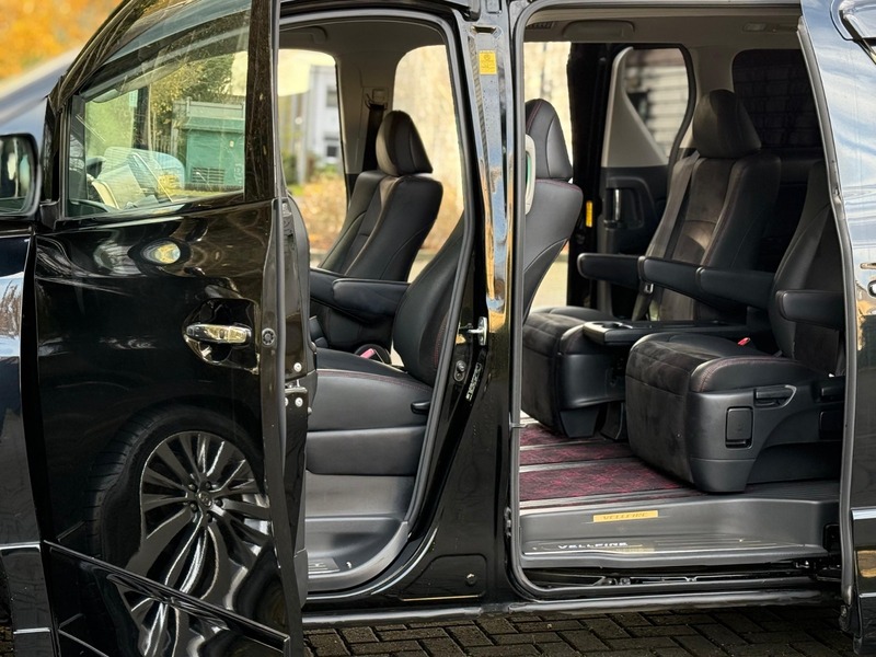 Used Toyota Vellfire 2013 for sale - 76941701: Photo 3