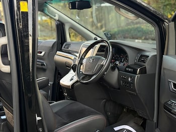 Used Toyota Vellfire 2013 for sale - 76941701: Photo