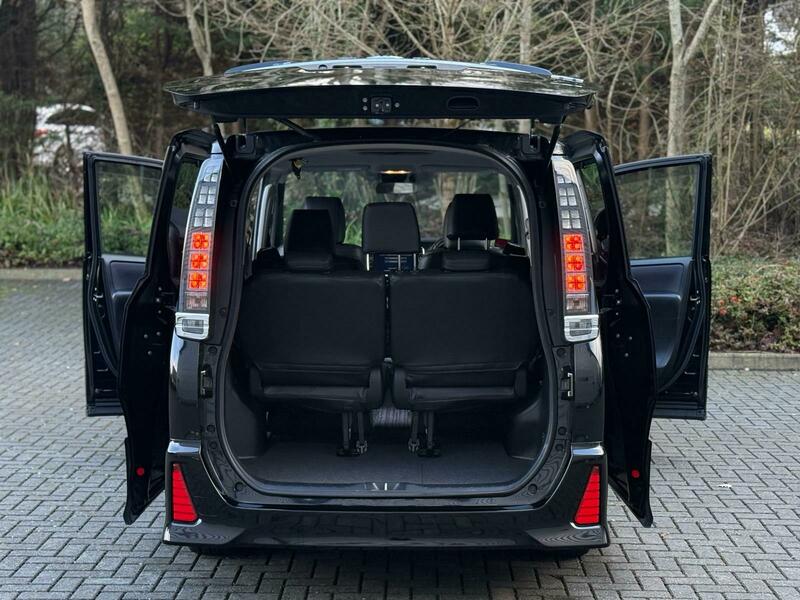 Used Toyota Voxy for sale - 77328841: Photo 10