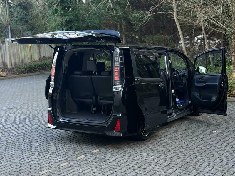 Used Toyota Voxy for sale - 77328841: Photo 11