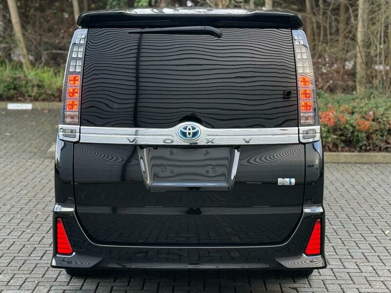 Used Toyota Voxy for sale - 77328841: Photo 12