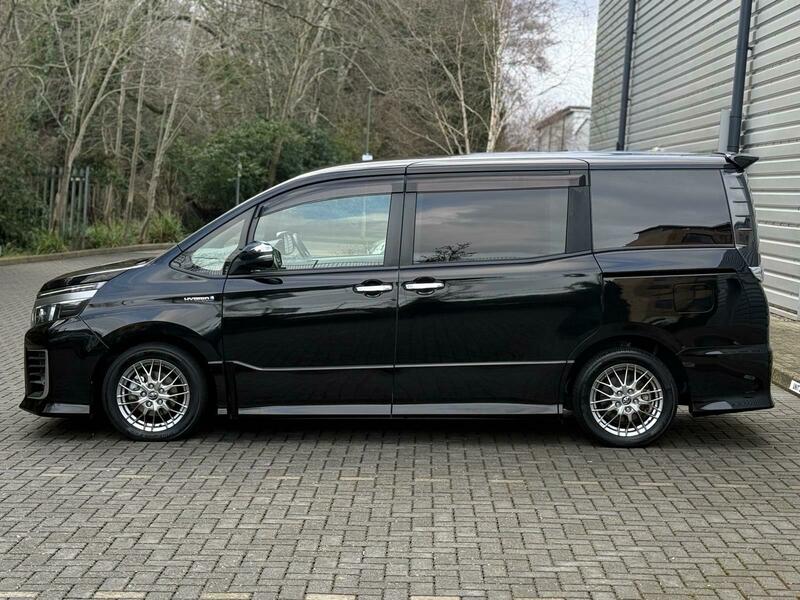 Used Toyota Voxy for sale - 77328841: Photo 14