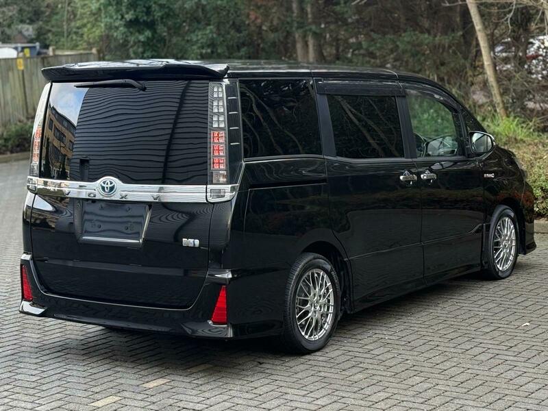 Used Toyota Voxy for sale - 77328841: Photo 15