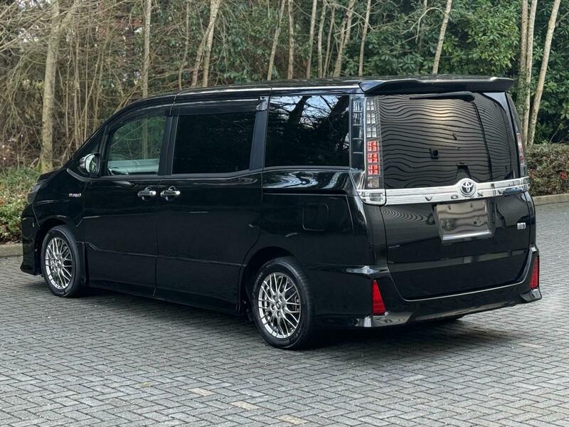 Used Toyota Voxy for sale - 77328841: Photo 2