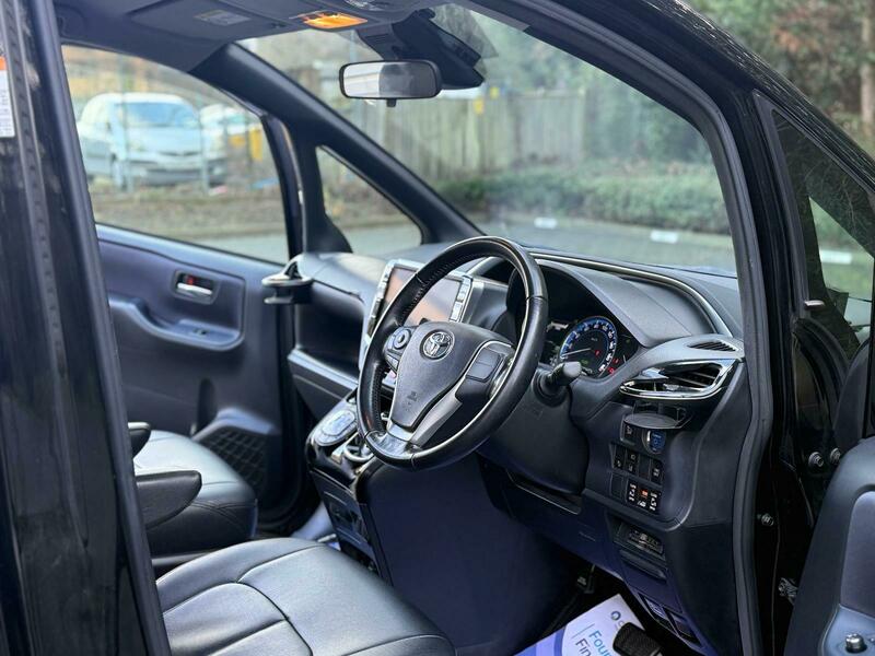 Used Toyota Voxy for sale - 77328841: Photo 36