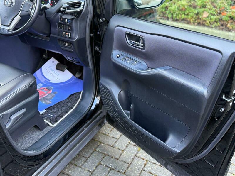 Used Toyota Voxy for sale - 77328841: Photo 37