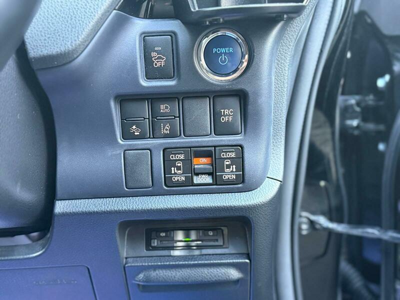 Used Toyota Voxy for sale - 77328841: Photo 38