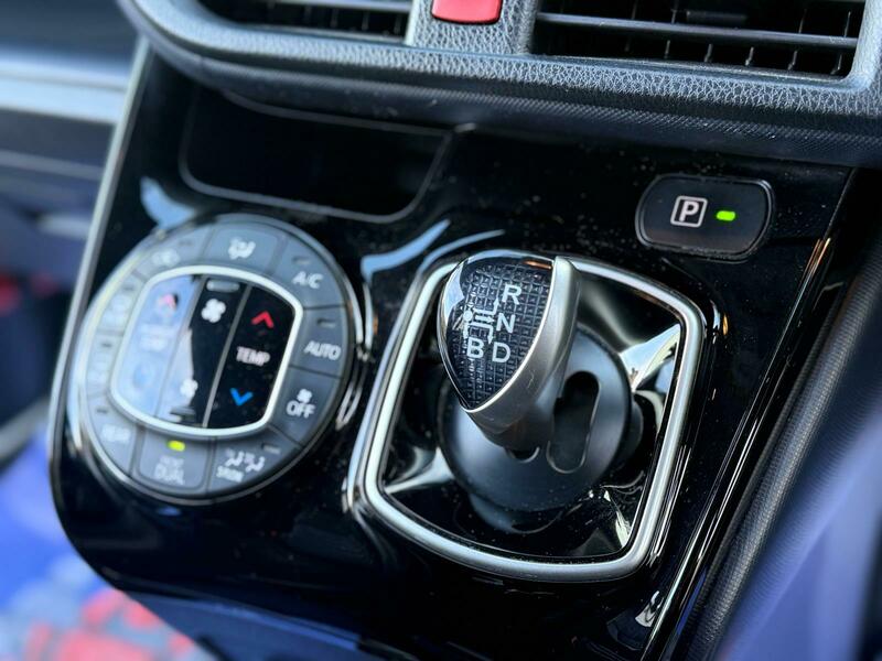 Used Toyota Voxy for sale - 77328841: Photo 41