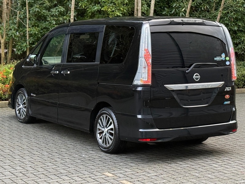 Used Nissan Serena 2015 for sale - 77241809: Photo 2