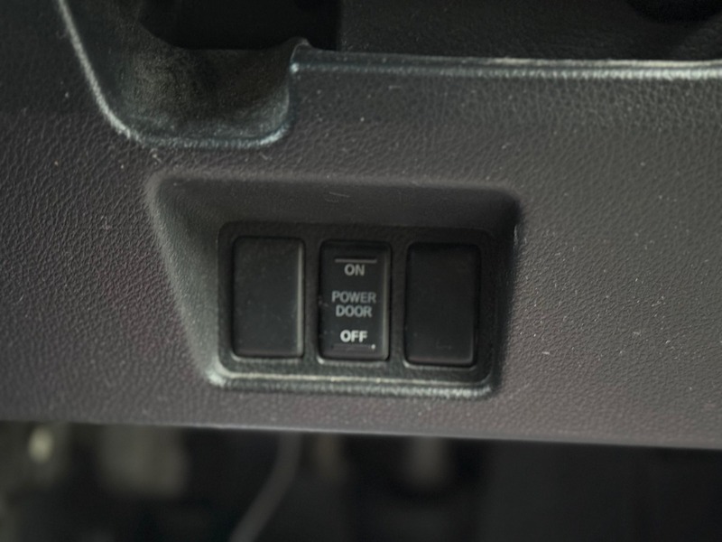 Used Nissan Serena 2015 for sale - 77241809: Photo 28