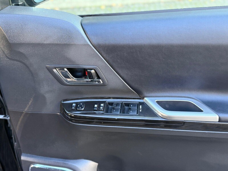 Used Toyota Vellfire 2014 for sale - 76520900: Photo 32