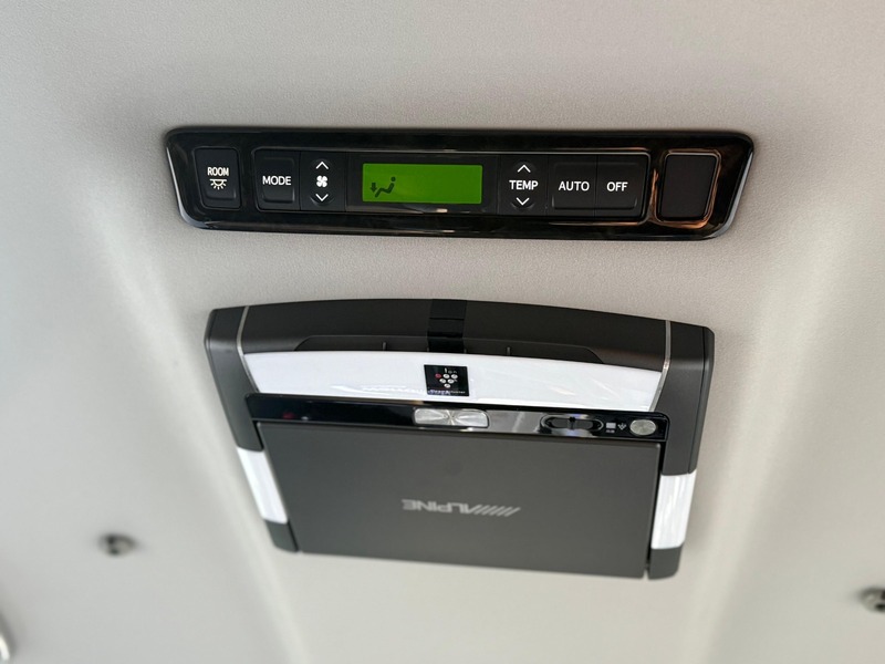 Used Toyota Vellfire 2014 for sale - 76520900: Photo 48