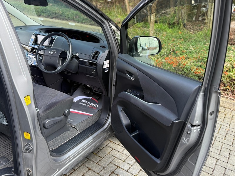 Used Toyota Estima 2014 for sale - 77693995: Photo 42