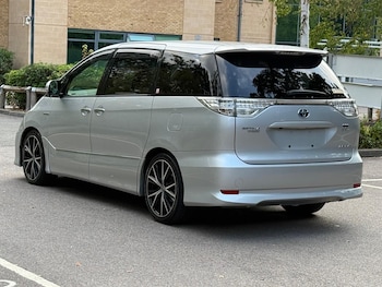 Used Toyota Estima 2015 for sale - 79602105: Photo