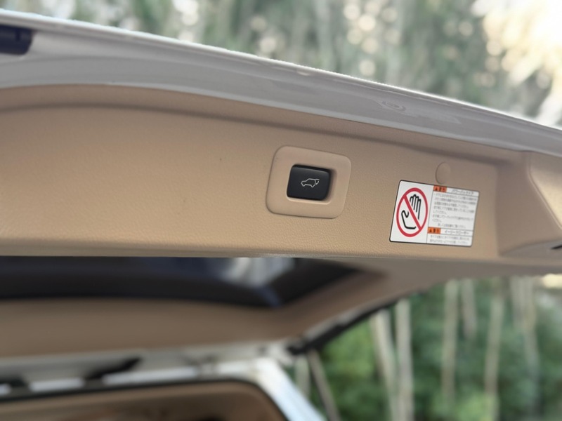 Used Toyota Vellfire 2014 for sale - 77236908: Photo 17