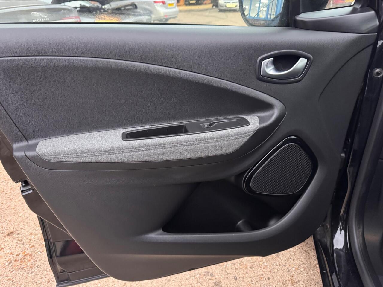 Used Renault Zoe 2020 for sale - 76410308: Photo 31