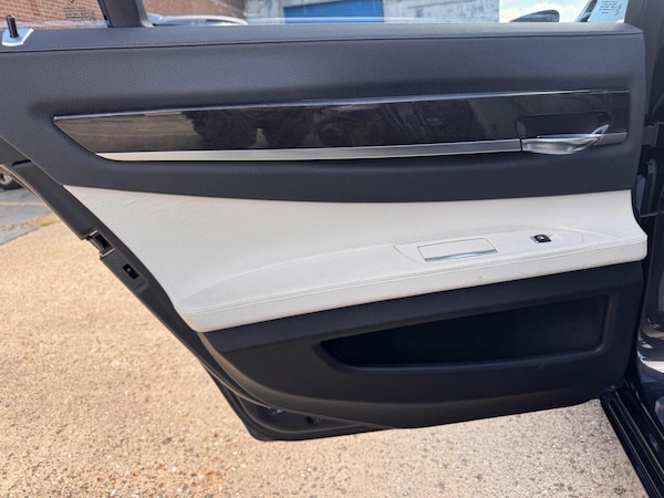 Used BMW 7 Series 2013 for sale - 76318699: Photo 32