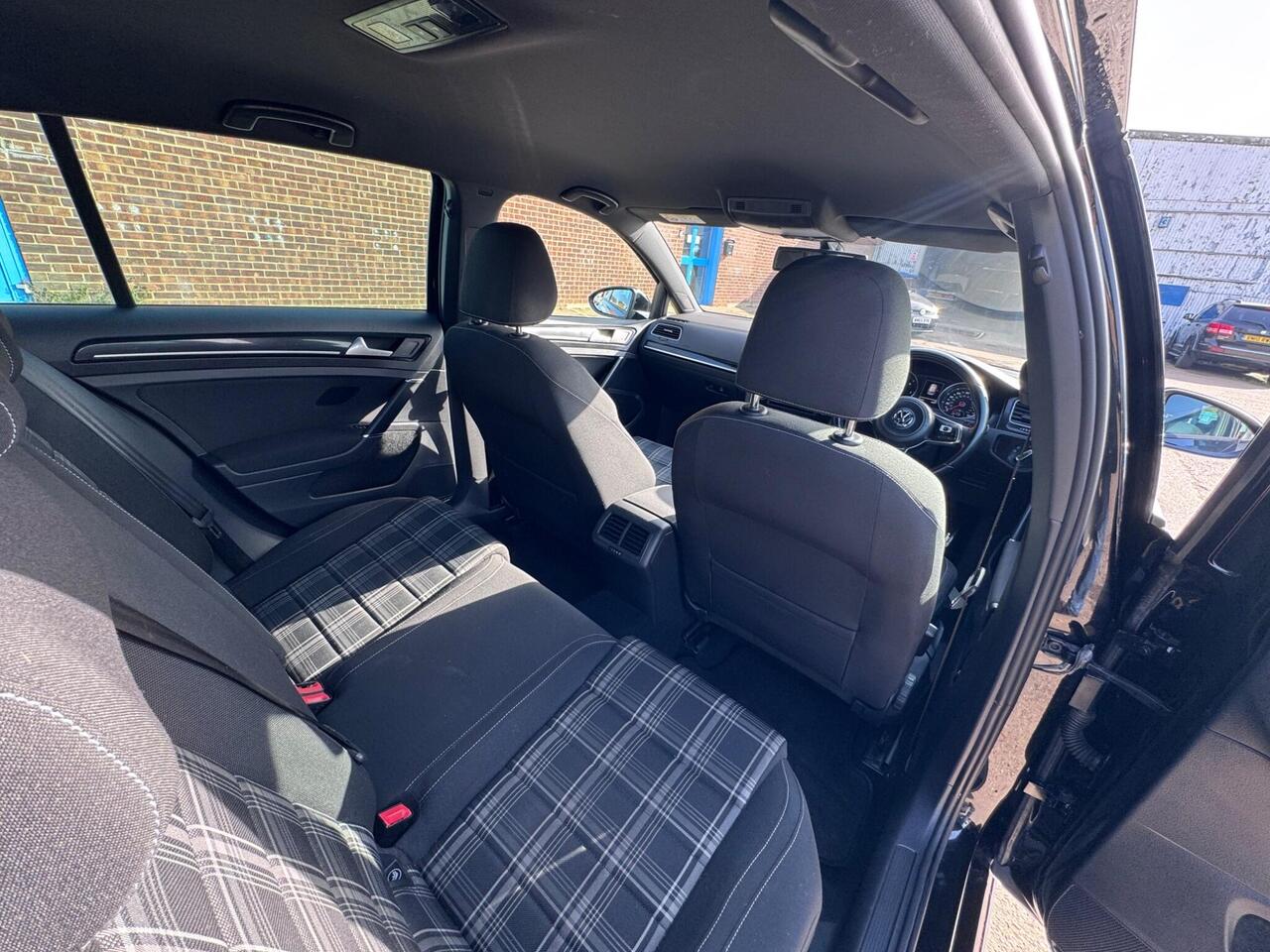 Used Volkswagen Golf 2015 for sale - 78011757: Photo 23