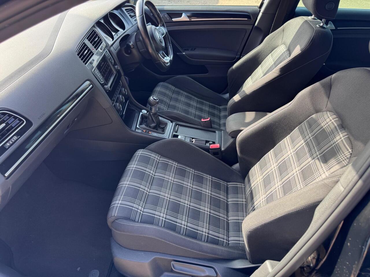 Used Volkswagen Golf 2015 for sale - 78011757: Photo 28