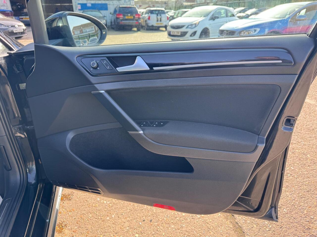 Used Volkswagen Golf 2015 for sale - 78011757: Photo 33