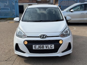 Used Hyundai i10 2018 for sale - 79035023: Photo