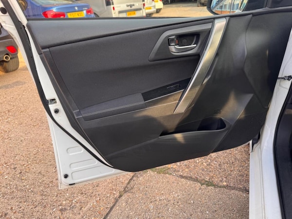 Used Toyota Auris 2013 for sale - 75672307: Photo 37