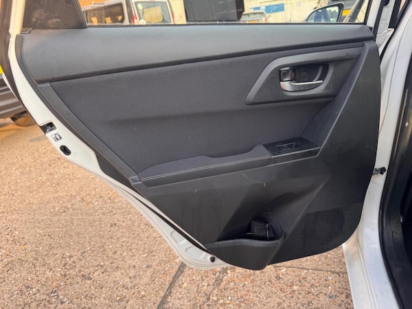 Used Toyota Auris 2013 for sale - 75672307: Photo 38