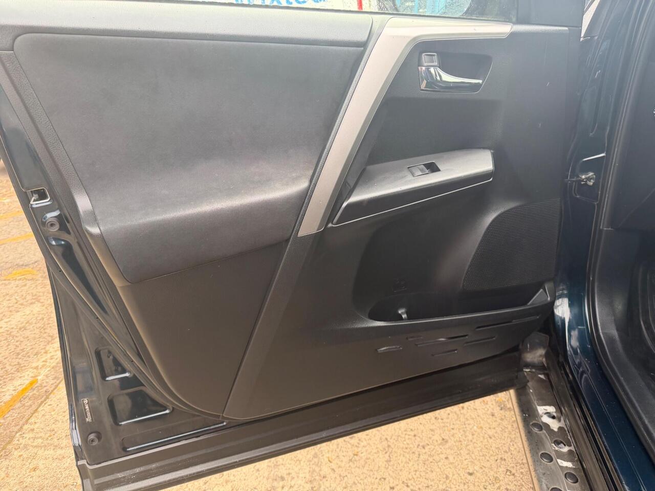 Used Toyota RAV4 2017 for sale - 78035654: Photo 16