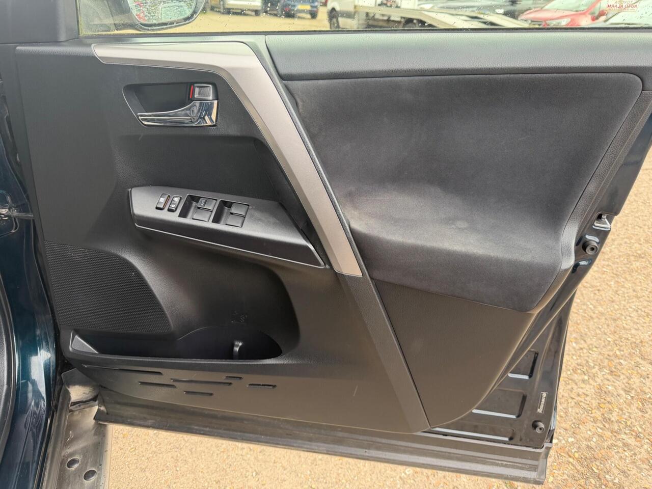 Used Toyota RAV4 2017 for sale - 78035654: Photo 17