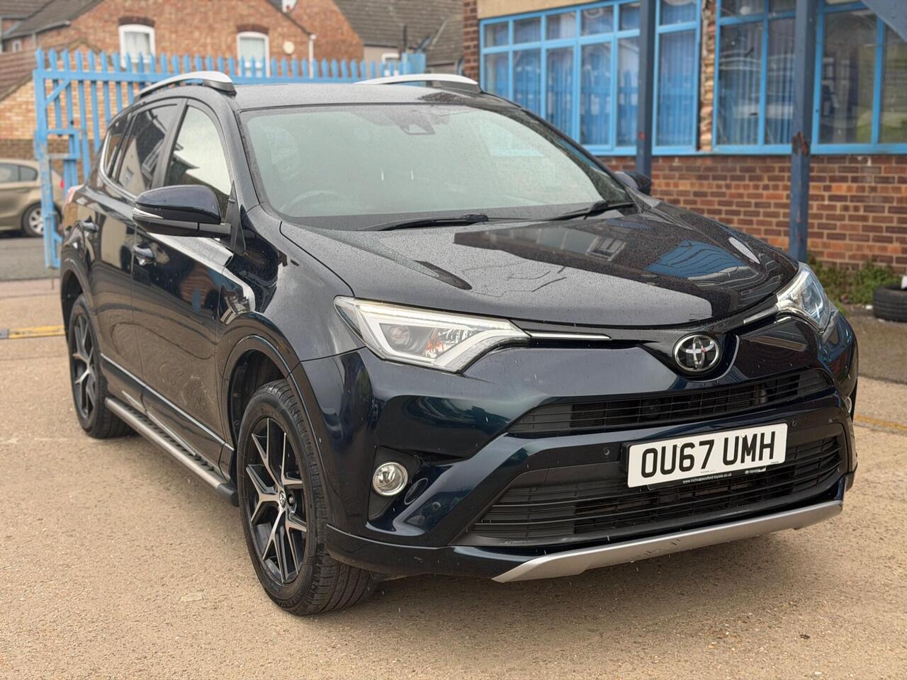 Used Toyota RAV4 2017 for sale - 78035654: Photo 2