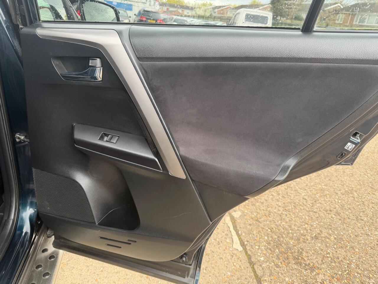 Used Toyota RAV4 2017 for sale - 78035654: Photo 21