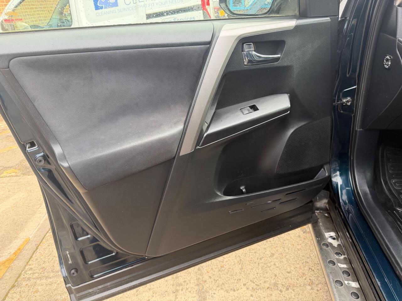 Used Toyota RAV4 2017 for sale - 78035654: Photo 43