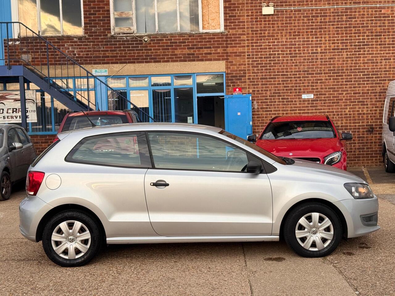 Used Volkswagen Polo 2012 for sale - 76318688: Photo 8