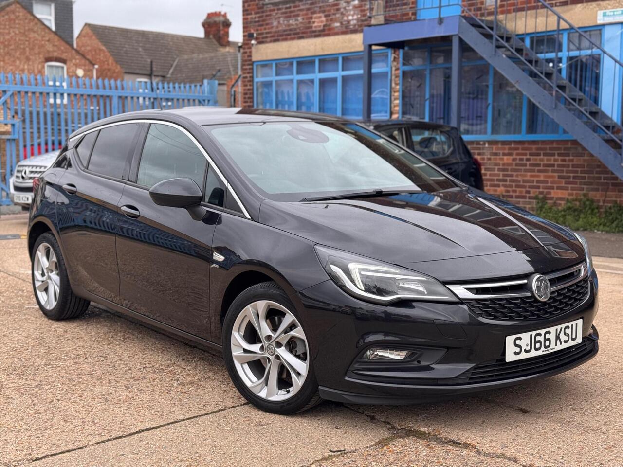 Used Vauxhall Astra 2016 for sale - 76318691: Photo 2