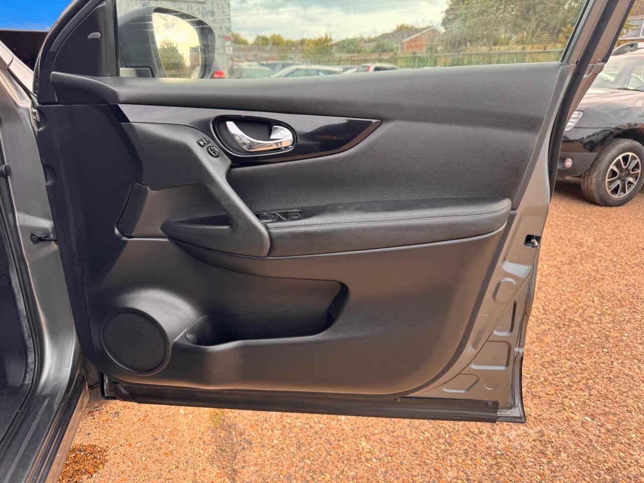 Used Nissan Qashqai 2017 for sale - 76318695: Photo 18