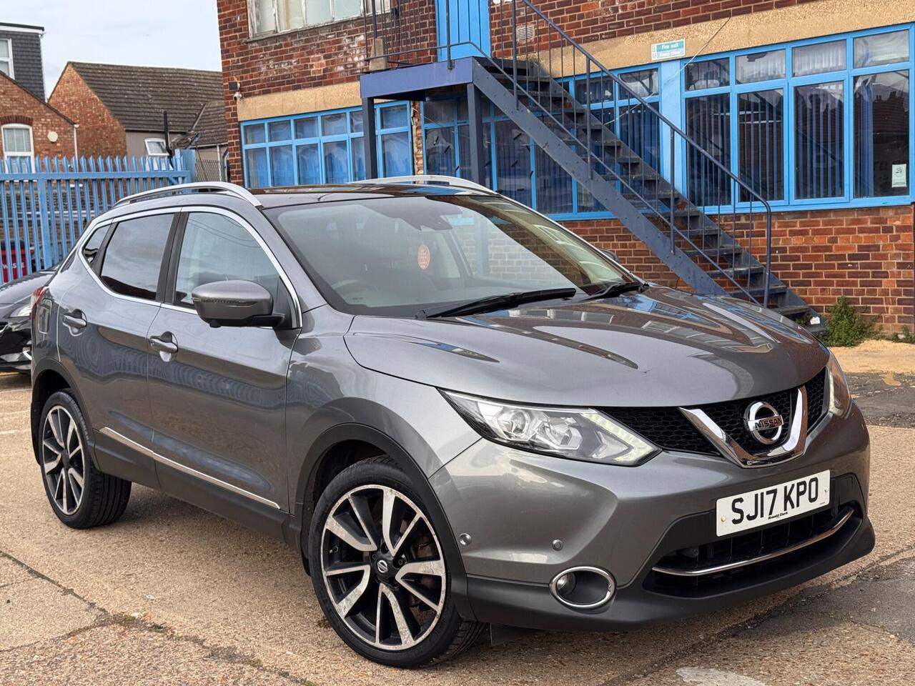 Used Nissan Qashqai 2017 for sale - 76318695: Photo 2
