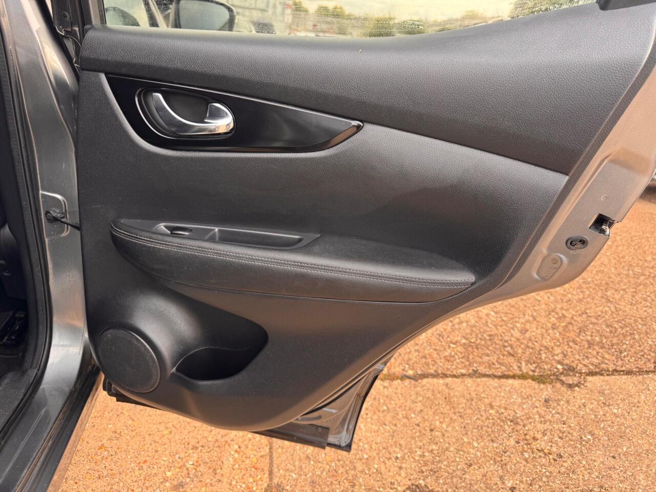 Used Nissan Qashqai 2017 for sale - 76318695: Photo 31