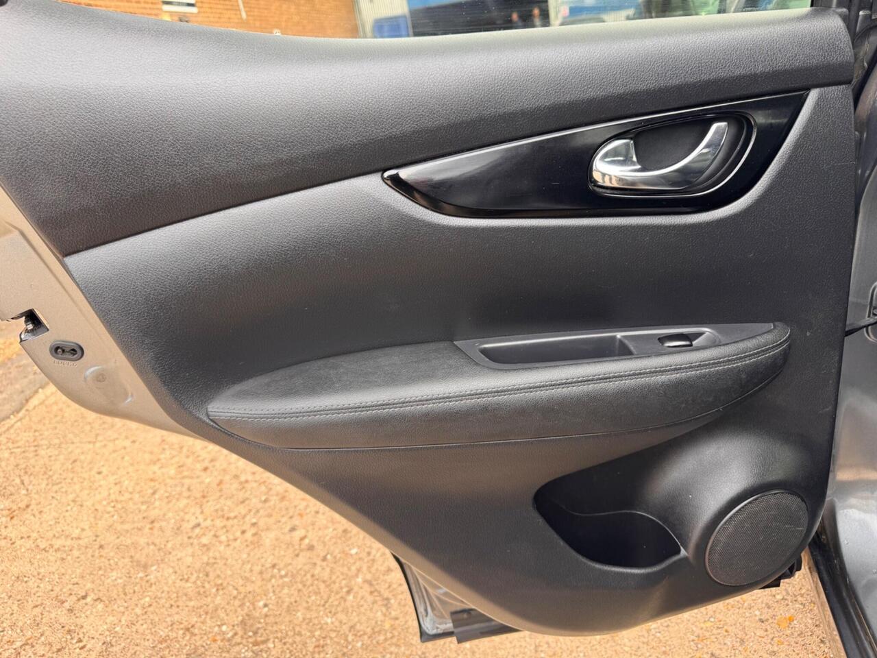 Used Nissan Qashqai 2017 for sale - 76318695: Photo 38