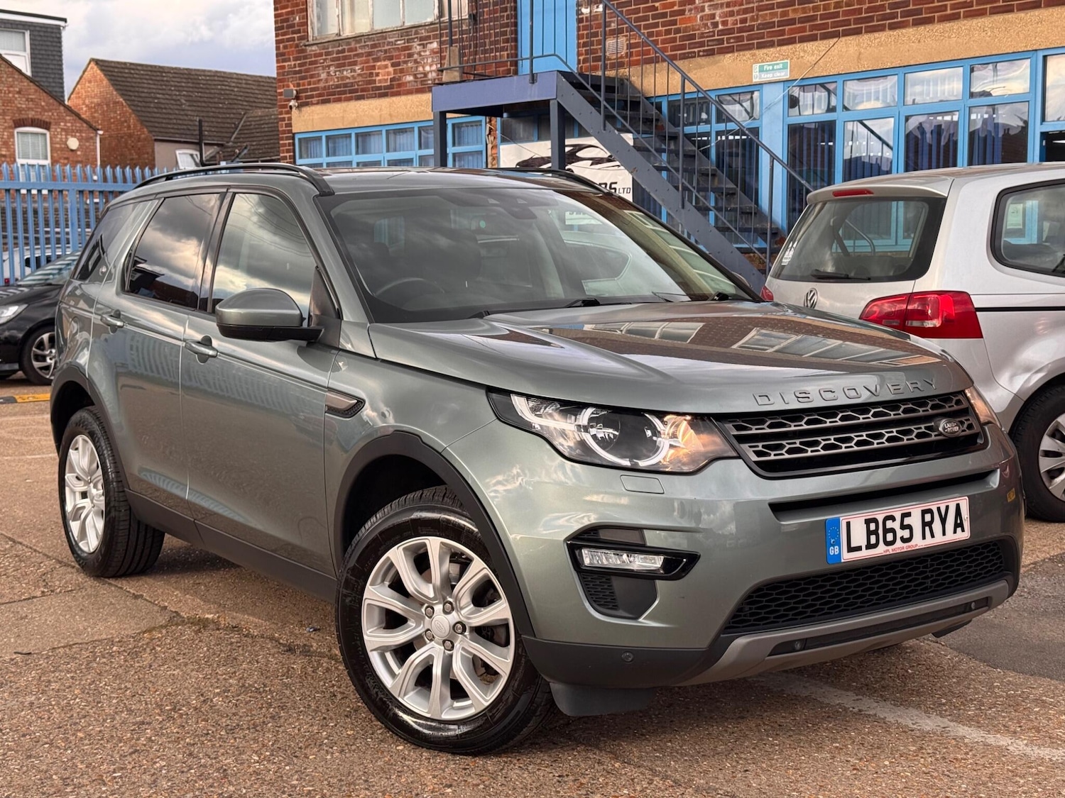 Used Land Rover Discovery Sport 2016 for sale - 76100739: Photo 2