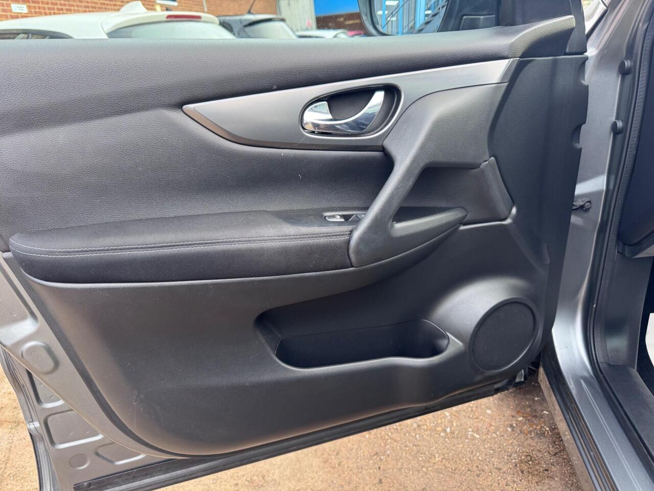 Used Nissan Qashqai 2017 for sale - 78010963: Photo 38